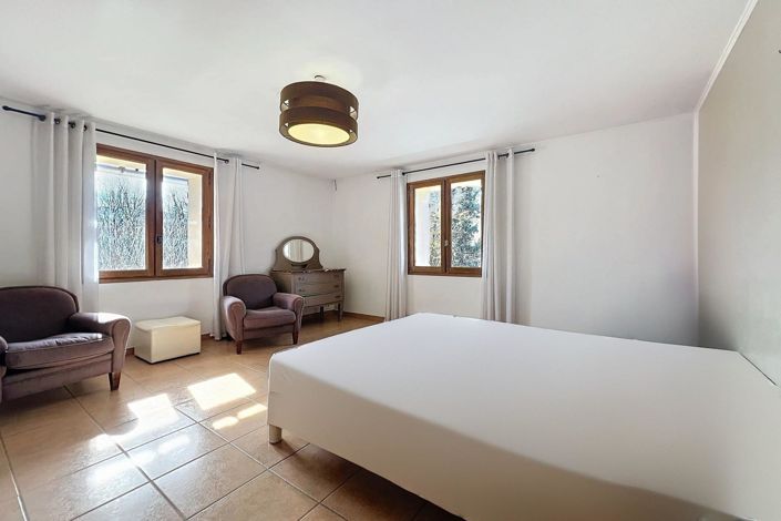 Image No.12-4 Bed House for sale