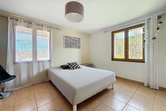 Image No.5-4 Bed House for sale