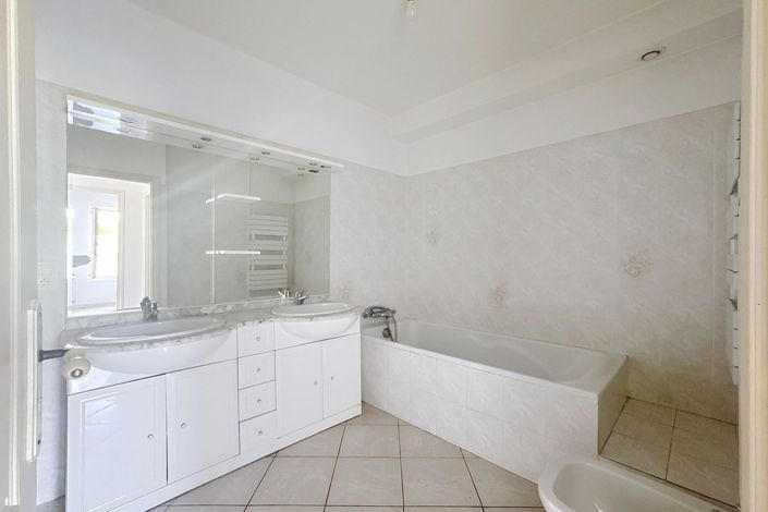 Image No.4-5 Bed House for sale