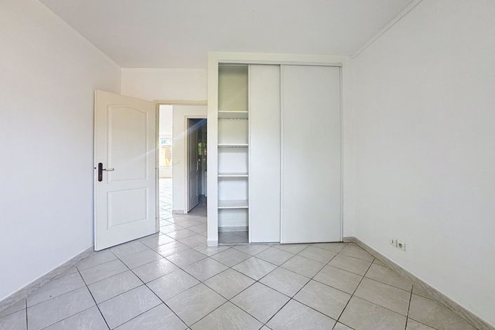 Image No.5-5 Bed House for sale