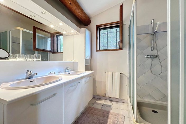 Image No.8-3 Bed House for sale