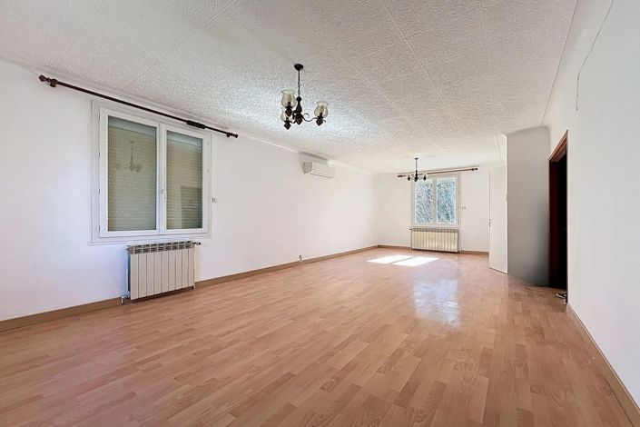 Image No.5-2 Bed House for sale