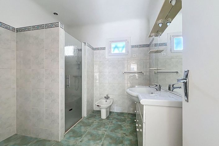 Image No.9-2 Bed House for sale