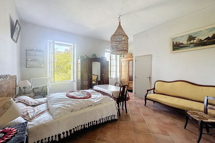 Image No.19-4 Bed House for sale