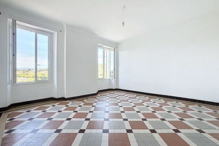 Image No.10-3 Bed House for sale