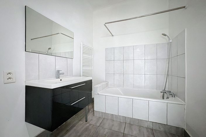 Image No.9-3 Bed House for sale