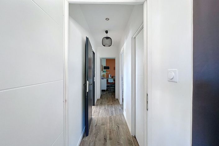 Image No.11-3 Bed House for sale