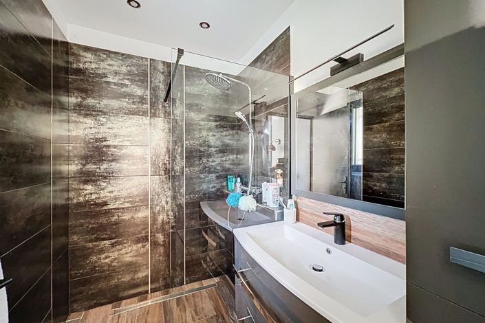 Image No.16-3 Bed House for sale