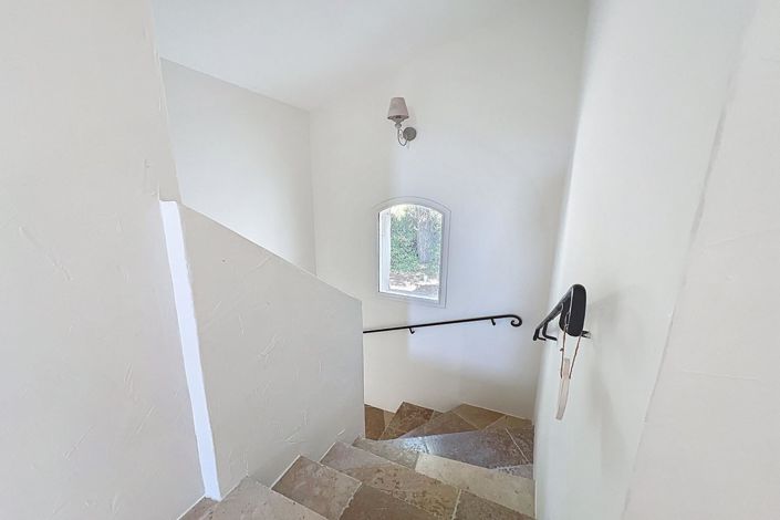 Image No.9-3 Bed House for sale