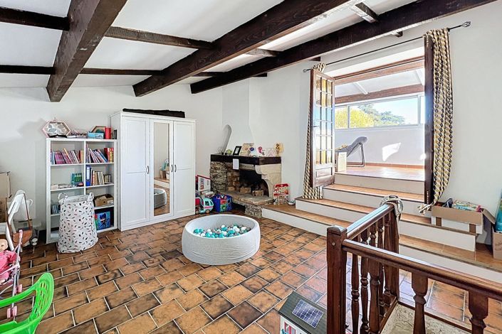 Image No.10-5 Bed House for sale