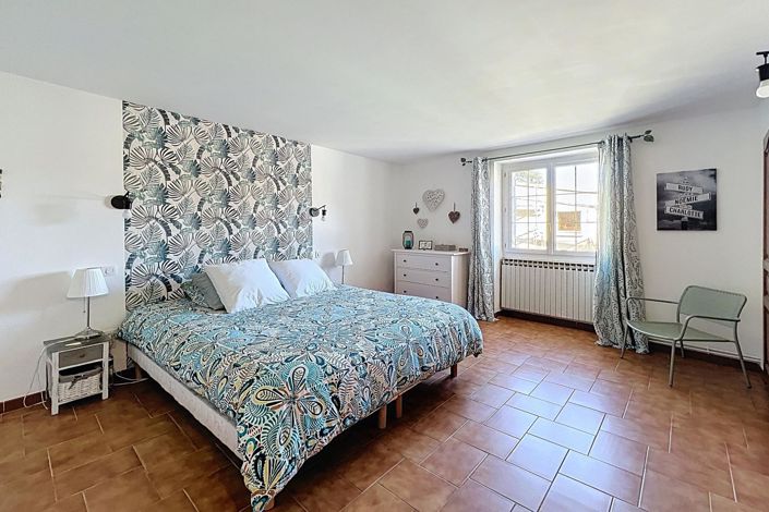 Image No.8-5 Bed House for sale