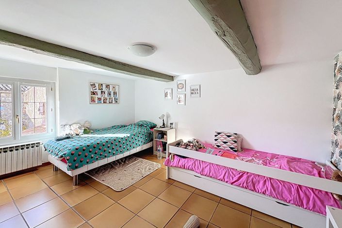 Image No.9-5 Bed House for sale