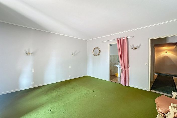 Image No.17-5 Bed House for sale