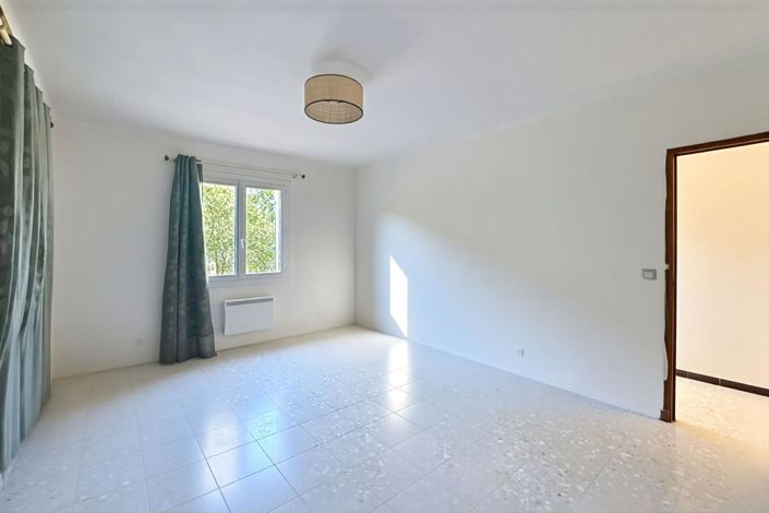 Image No.11-2 Bed House for sale