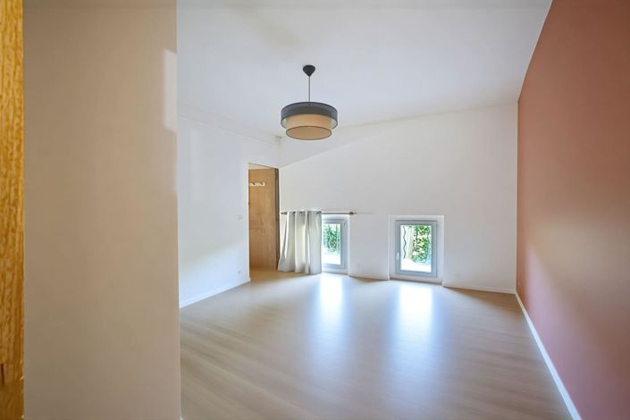 Image No.13-2 Bed House for sale