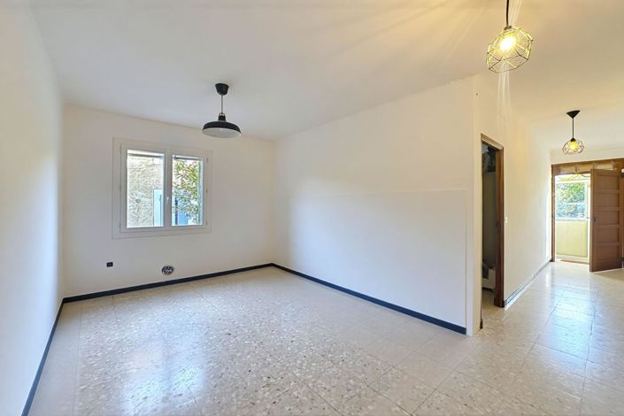 Image No.9-2 Bed House for sale