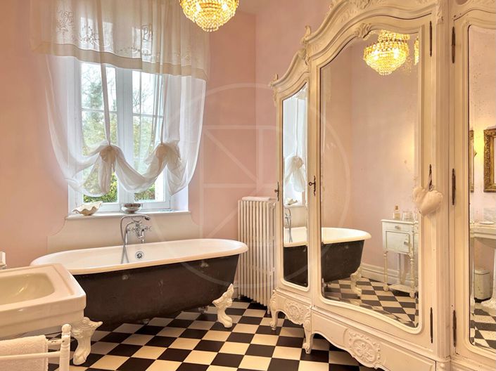 Image No.9-7 Bed House for sale