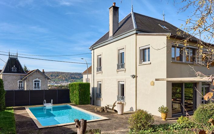 Image No.1-4 Bed House for sale