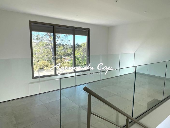 Image No.13-3 Bed Apartment for sale