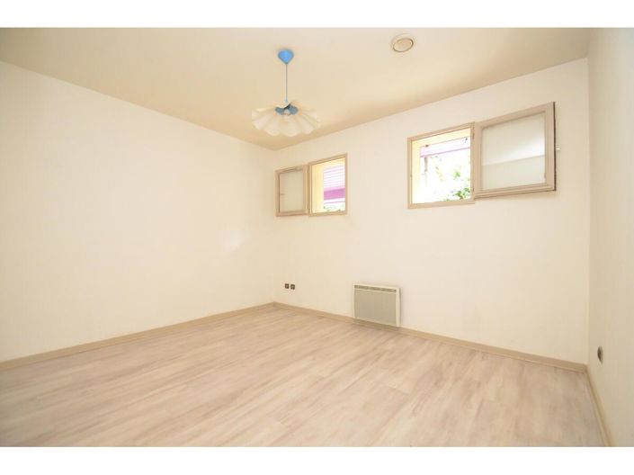 Image No.11-3 Bed House for sale