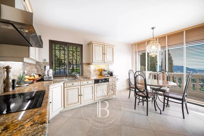 Image No.16-5 Bed House for sale