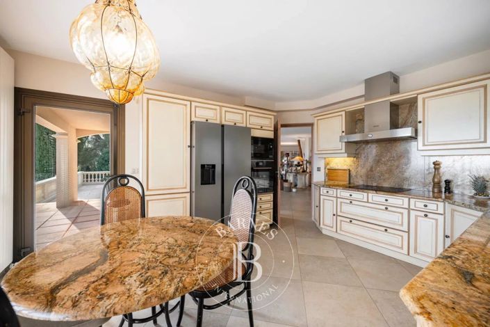 Image No.17-5 Bed House for sale