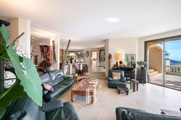 Image No.19-5 Bed House for sale