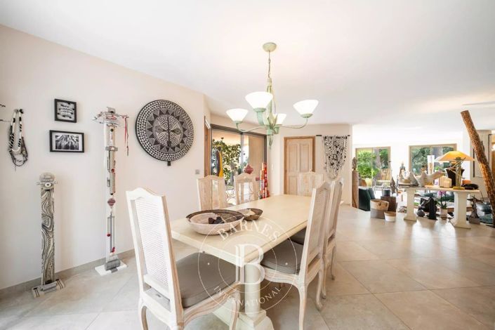 Image No.20-5 Bed House for sale