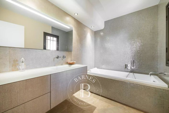 Image No.22-5 Bed House for sale