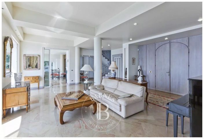 Image No.18-6 Bed House for sale