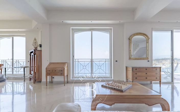 Image No.7-6 Bed House for sale