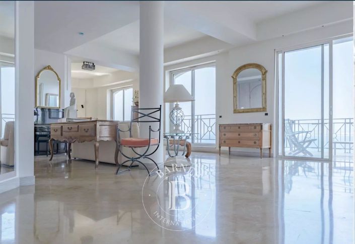 Image No.9-6 Bed House for sale