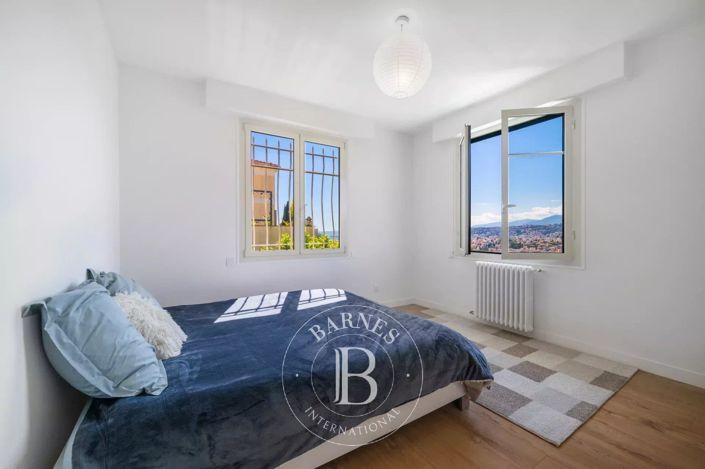 Image No.12-4 Bed House for sale