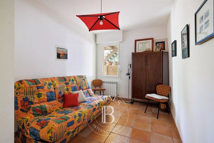 Image No.15-4 Bed House for sale