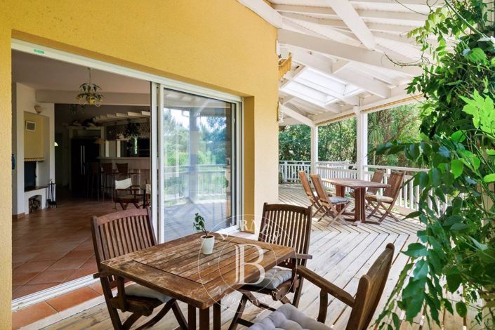 Image No.2-4 Bed House for sale