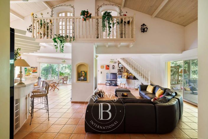 Image No.5-4 Bed House for sale