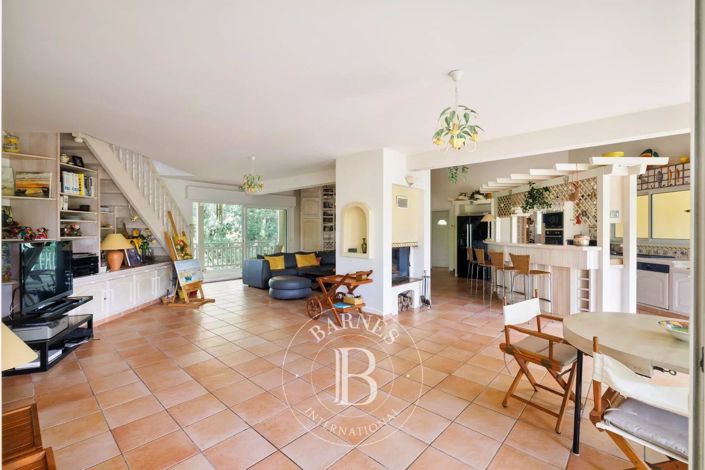 Image No.7-4 Bed House for sale