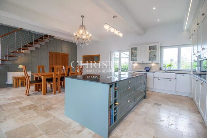 Image No.13-10 Bed House for sale