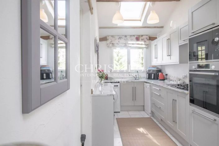 Image No.18-10 Bed House for sale