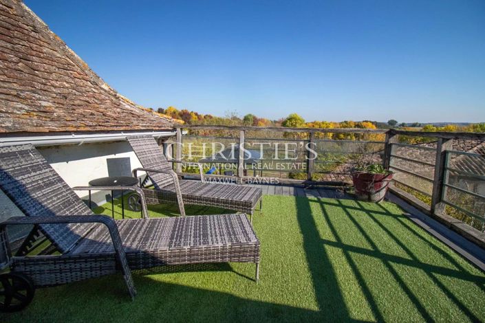 Image No.19-10 Bed House for sale