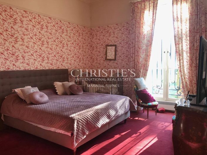 Image No.18-6 Bed House for sale