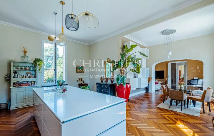 Image No.4-6 Bed House for sale