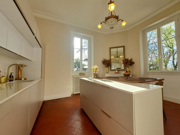 Image No.11-3 Bed House for sale