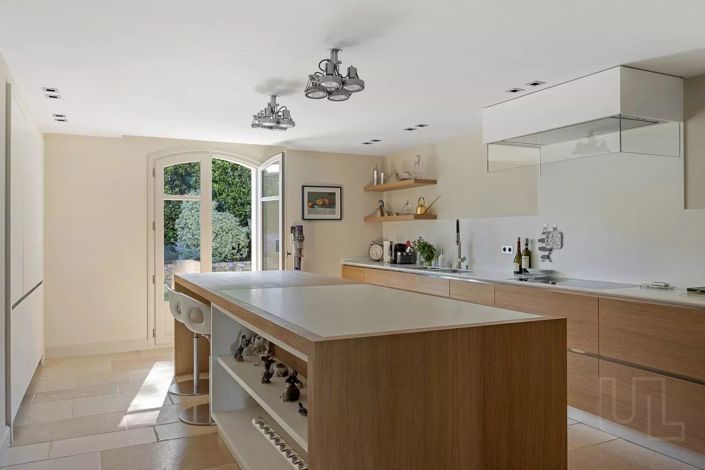 Image No.7-5 Bed House for sale