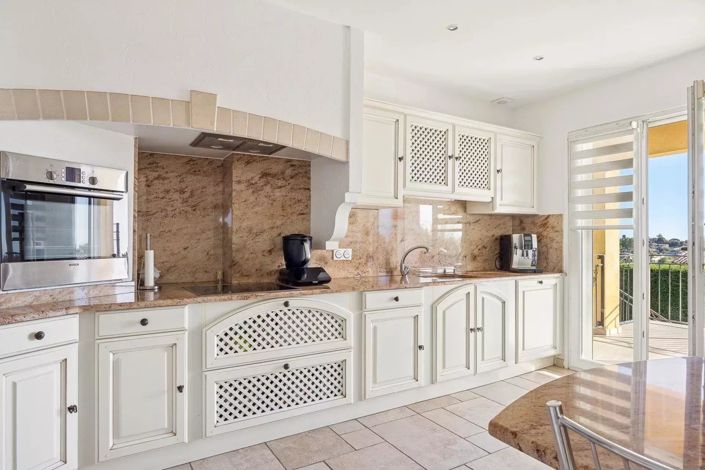 Image No.8-3 Bed House for sale