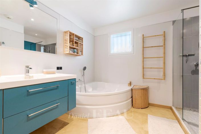 Image No.17-7 Bed House for sale