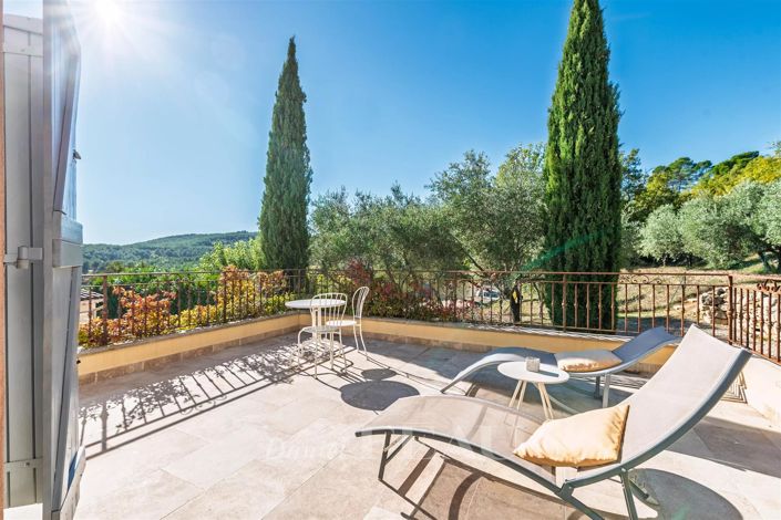 Image No.8-7 Bed House for sale