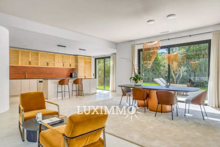 Image No.3-4 Bed House for sale