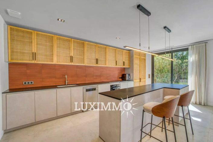 Image No.6-4 Bed House for sale