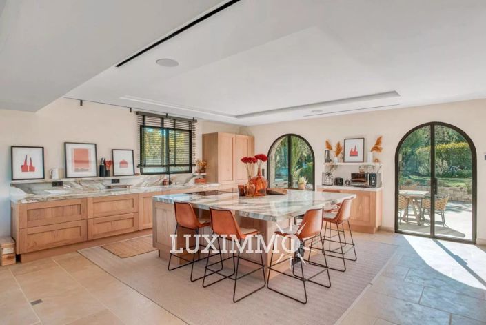 Image No.6-5 Bed House for sale